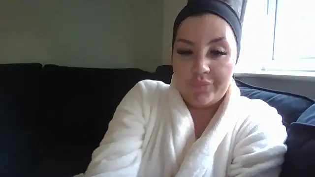 Snapshot of magical_mia chatting on January 2025 12:38:01 PM magical mia online show from January 2025 12:38:01 PM