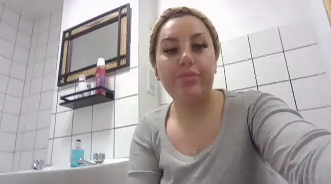 Snapshot of magical_mia chatting on January 2025 12:37:01 PM magical mia online show from January 2025 12:37:01 PM