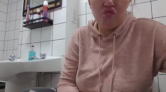 Snapshot of magical_mia chatting on January 2025 05:24:02 PM magical mia online show from January 2025 05:24:02 PM