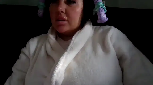 Snapshot of magical_mia chatting on February 2025 03:14:02 PM magical mia online show from February 2025 03:14:02 PM