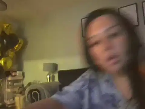 Snapshot of magical_mia chatting on February 2025 06:19:01 PM magical mia online show from February 2025 06:19:01 PM