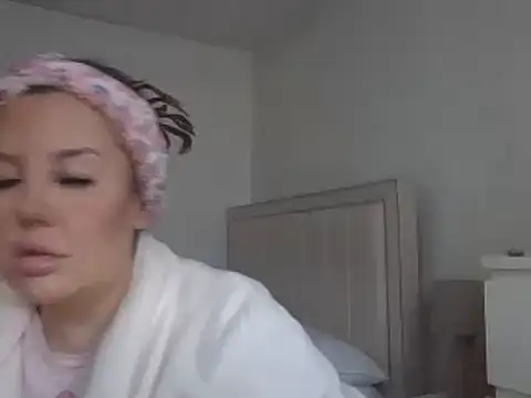 Snapshot of magical_mia chatting on February 2025 12:37:01 PM magical mia online show from February 2025 12:37:01 PM