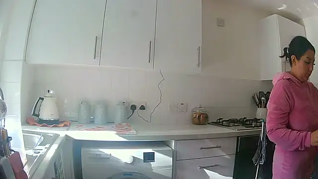 Snapshot of magical_mia chatting on November 2025 12:29:02 PM magical mia online show from November 2025 12:29:02 PM