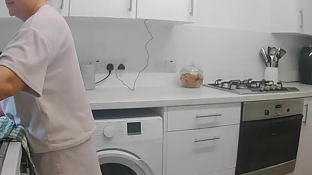 Snapshot of magical_mia chatting on November 2025 10:25:02 AM magical mia online show from November 2025 10:25:02 AM