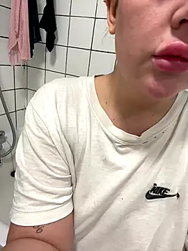 Snapshot of magical_mia chatting on November 2025 10:26:01 AM magical mia online show from November 2025 10:26:01 AM