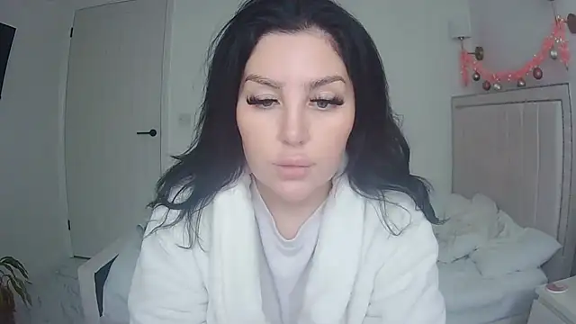 Snapshot of magical_mia chatting on December 2025 10:46:02 AM magical mia online show from December 2025 10:46:02 AM