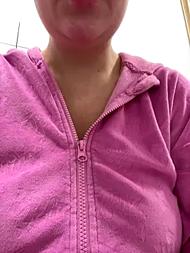 Snapshot of magical_mia chatting on December 2025 10:02:01 AM magical mia online show from December 2025 10:02:01 AM