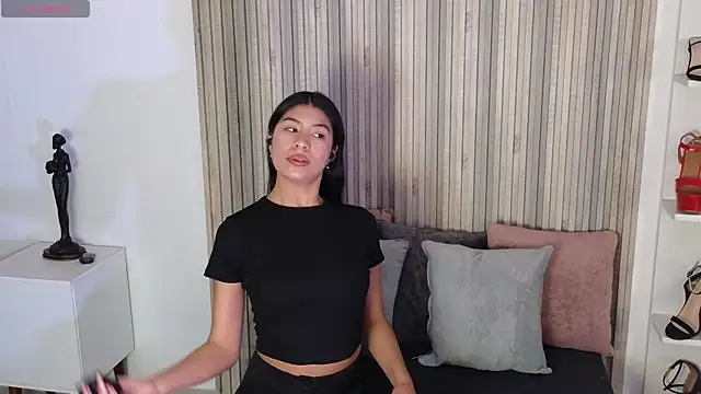 Snapshot of LissaWiild chatting on October 2025 01:11:01 PM LissaWiild online show from October 2025 01:11:01 PM