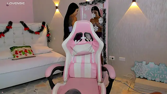 miagomezweb1 online show from December 2024 01:55:02 PM