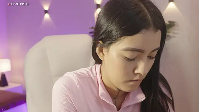 miagomezweb1 online show from November 2025 12:38:01 PM