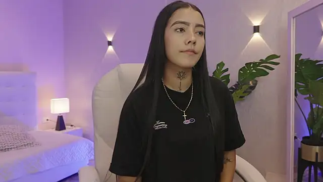 miagomezweb1 online show from November 2025 02:42:01 PM