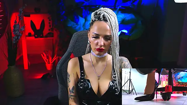 Snapshot of MonicaMaxwel chatting on February 2025 06:01:02 PM MonicaMaxwel online show from February 2025 06:01:02 PM