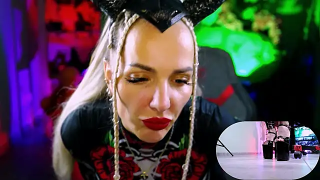 Snapshot of MonicaMaxwel chatting on October 2025 11:55:02 AM MonicaMaxwel online show from October 2025 11:55:02 AM