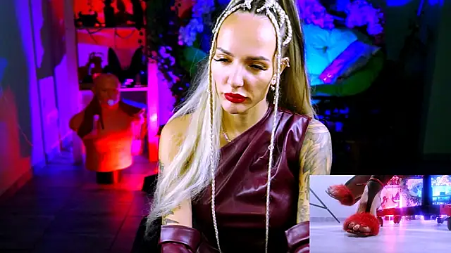 Snapshot of MonicaMaxwel chatting on November 2025 11:01:02 AM MonicaMaxwel online show from November 2025 11:01:02 AM