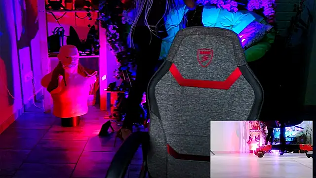 Snapshot of MonicaMaxwel chatting on November 2025 10:26:01 AM MonicaMaxwel online show from November 2025 10:26:01 AM