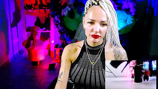 Snapshot of MonicaMaxwel chatting on November 2025 11:08:02 AM MonicaMaxwel online show from November 2025 11:08:02 AM