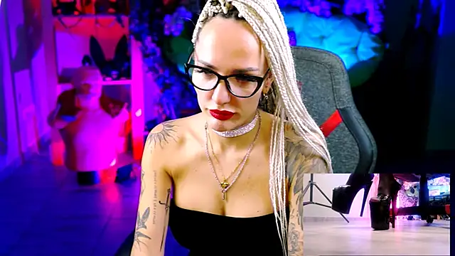 Snapshot of MonicaMaxwel chatting on November 2025 10:45:02 AM MonicaMaxwel online show from November 2025 10:45:02 AM