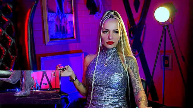 Snapshot of MonicaMaxwel chatting on February 2026 12:20:01 PM MonicaMaxwel online show from February 2026 12:20:01 PM