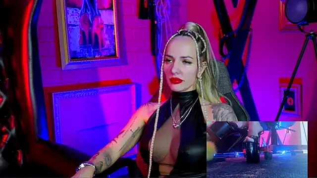 Snapshot of MonicaMaxwel chatting on February 2026 10:03:02 AM MonicaMaxwel online show from February 2026 10:03:02 AM