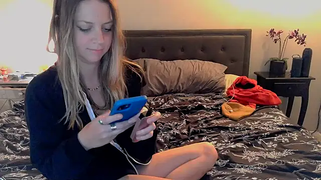 molly witha chance online show from March 2025 06:16:02 AM