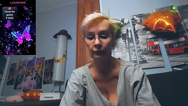 HelgaHimmell online show from November 2025 10:48:02 AM