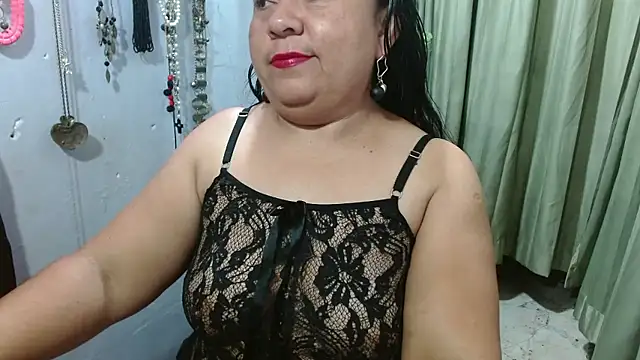 Snapshot of CanelaCollins chatting on December 2025 06:41:02 AM CanelaCollins online show from December 2025 06:41:02 AM