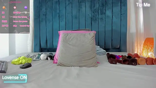 blondehorny69 online show from October 2025 07:34:01 PM