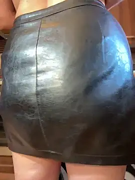 Hotmomcheckk  online show from February 2025 12:27:02 PM