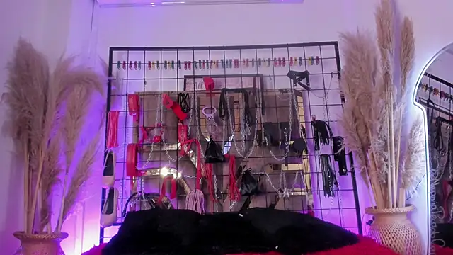 Snapshot of charrlotte_quinn chatting on March 2025 08:38:02 PM charrlotte quinn online show from March 2025 08:38:02 PM