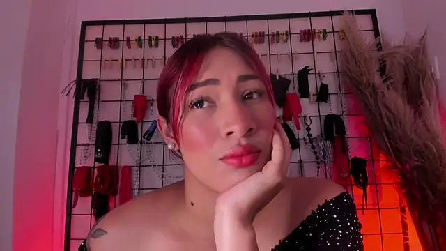 Snapshot of charrlotte_quinn chatting on October 2025 08:51:02 PM charrlotte quinn online show from October 2025 08:51:02 PM