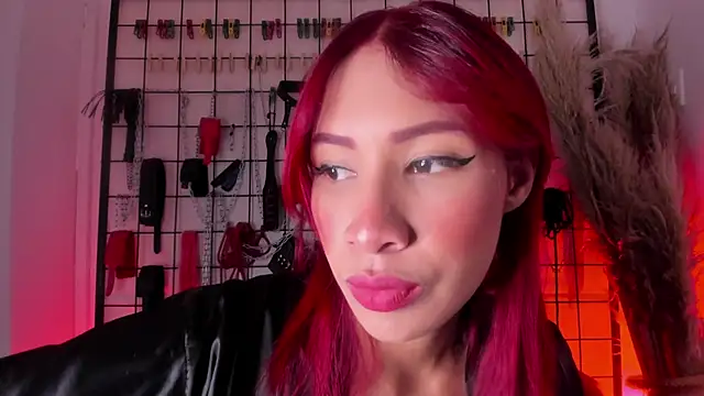 Snapshot of charrlotte_quinn chatting on October 2025 09:14:02 PM charrlotte quinn online show from October 2025 09:14:02 PM