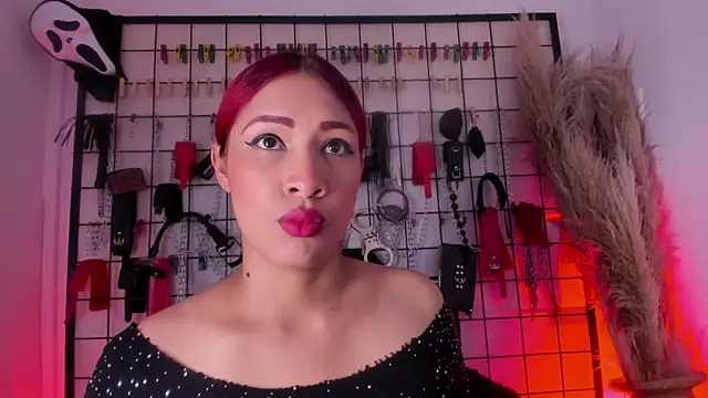 Snapshot of charrlotte_quinn chatting on November 2025 03:01:02 PM charrlotte quinn online show from November 2025 03:01:02 PM