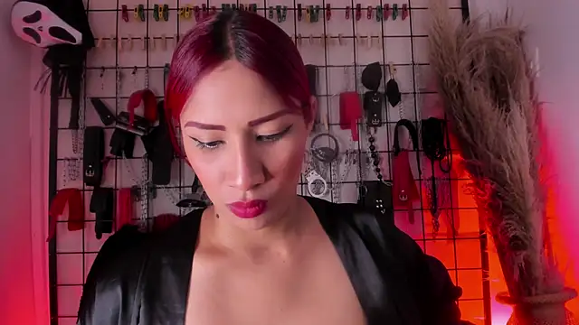 Snapshot of charrlotte_quinn chatting on November 2025 03:00:02 PM charrlotte quinn online show from November 2025 03:00:02 PM