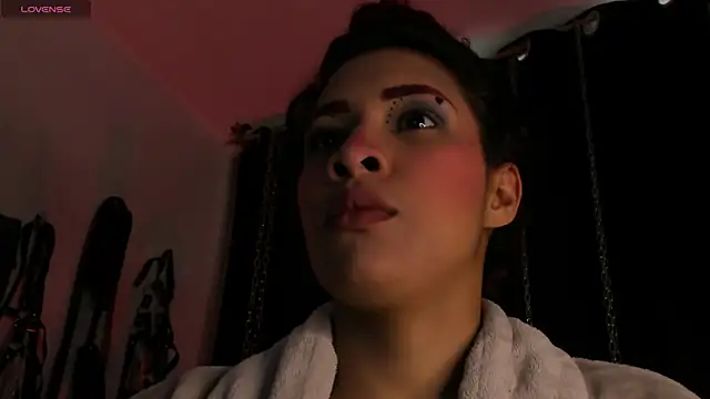 Snapshot of charrlotte_quinn chatting on May 2026 12:35:02 PM charrlotte quinn online show from May 2026 12:35:02 PM