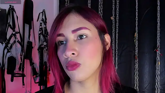 Snapshot of charrlotte_quinn chatting on May 2026 04:34:01 PM charrlotte quinn online show from May 2026 04:34:01 PM