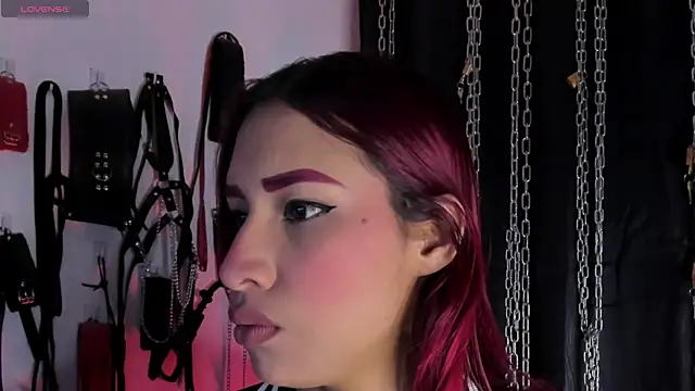 Snapshot of charrlotte_quinn chatting on May 2026 12:23:01 PM charrlotte quinn online show from May 2026 12:23:01 PM