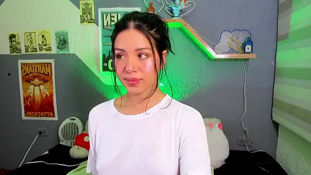 Snapshot of MiaaRose chatting on November 2025 08:08:02 PM MiaaRose online show from November 2025 08:08:02 PM