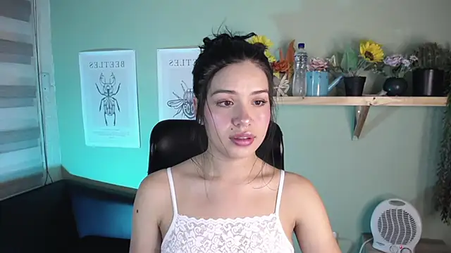 Snapshot of MiaaRose chatting on November 2025 04:38:02 PM MiaaRose online show from November 2025 04:38:02 PM