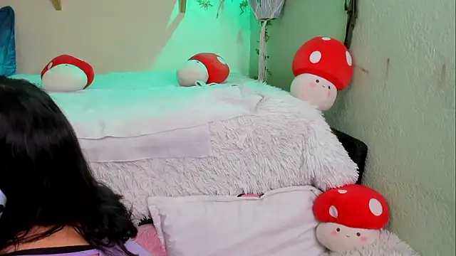 Snapshot of MiaaRose chatting on November 2025 05:03:01 PM MiaaRose online show from November 2025 05:03:01 PM