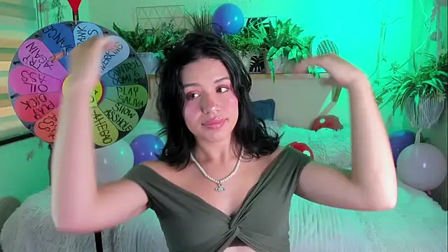 Snapshot of MiaaRose chatting on December 2025 07:23:02 PM MiaaRose online show from December 2025 07:23:02 PM