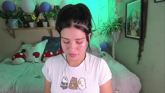 Snapshot of MiaaRose chatting on December 2025 06:04:01 PM MiaaRose online show from December 2025 06:04:01 PM