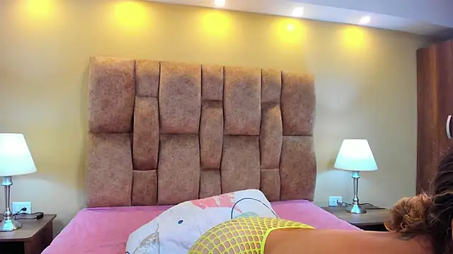 MiiaHot online show from December 2025 08:36:02 PM