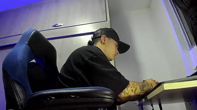 Snapshot of male_pussy chatting on December 2025 03:12:03 AM male pussy online show from December 2025 03:12:03 AM