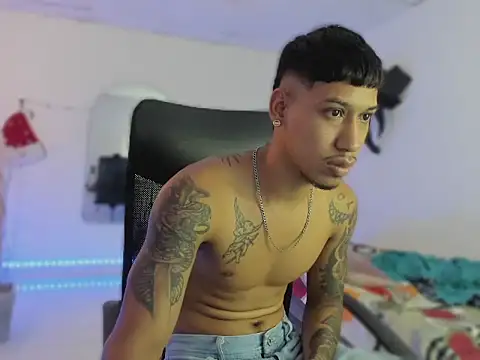 Snapshot of slim_master12 chatting on December 2025 11:10:01 PM slim master12 online show from December 2025 11:10:01 PM