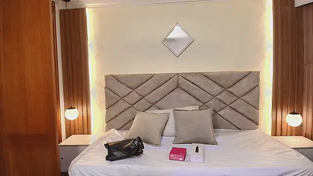 Raquel jones online show from March 2026 12:00:01 PM