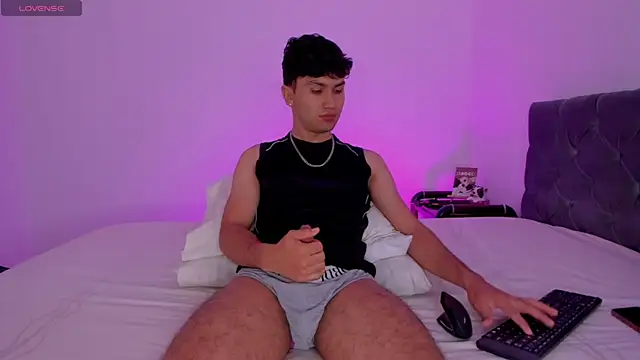 Snapshot of Valerio_James7 chatting on February 2025 12:57:02 PM Valerio James7 online show from February 2025 12:57:02 PM