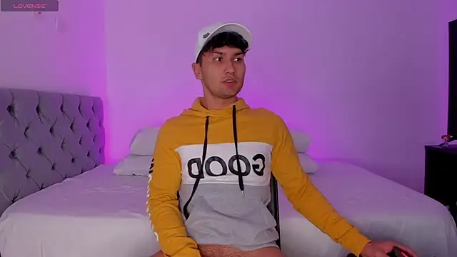 Snapshot of Valerio_James7 chatting on March 2025 01:05:02 AM Valerio James7 online show from March 2025 01:05:02 AM