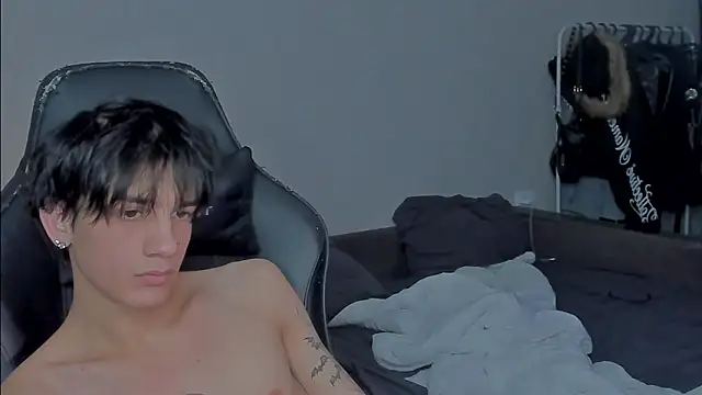 Snapshot of MarkBrowniii chatting on January 2025 04:03:01 PM MarkBrowniii online show from January 2025 04:03:01 PM