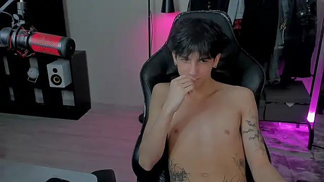 Snapshot of MarkBrowniii chatting on January 2025 09:48:02 PM MarkBrowniii online show from January 2025 09:48:02 PM