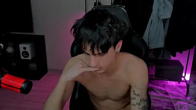 Snapshot of MarkBrowniii chatting on February 2025 10:01:01 PM MarkBrowniii online show from February 2025 10:01:01 PM